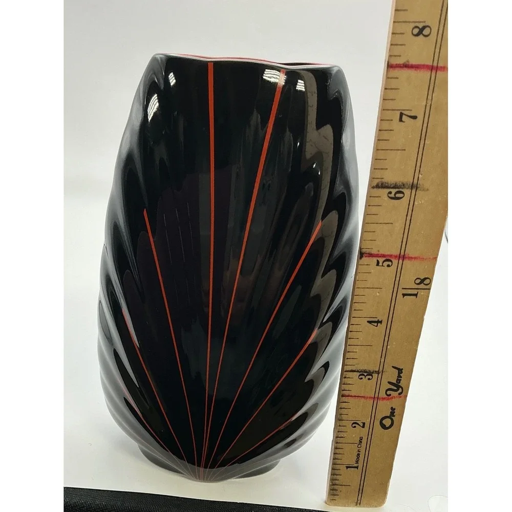 Seizan Japan Vintage Art Deco Black‎ and Red Scalloped Ceramic Vase 7.5 Inch